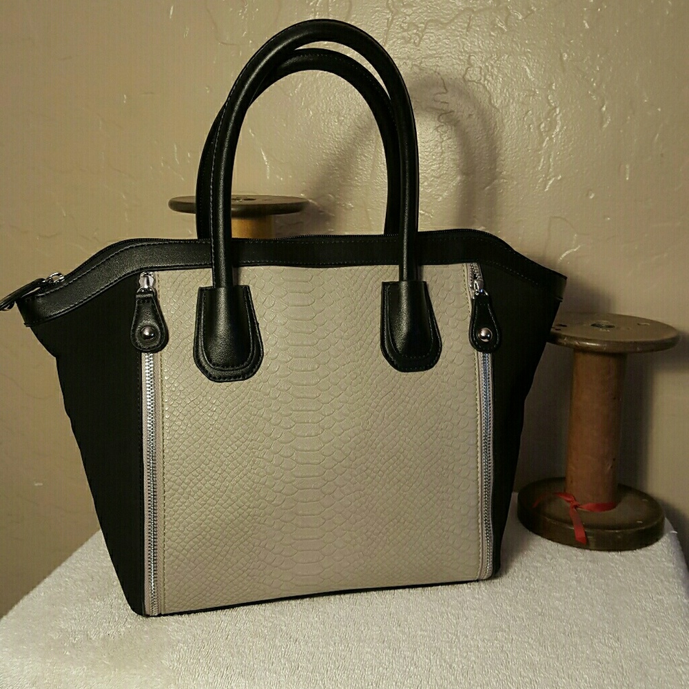 New York & Company purse